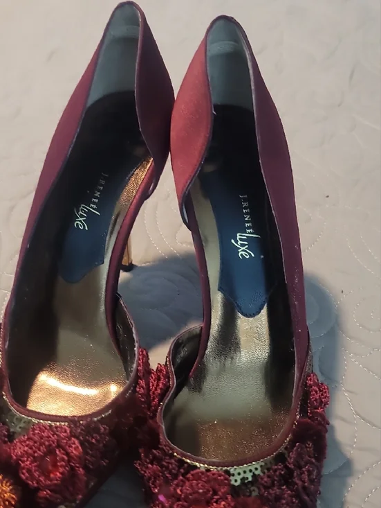 Size 11W J.Renee Burgundy Floral Appliqué Pointed-Toe Heels - Picture 9 of 10